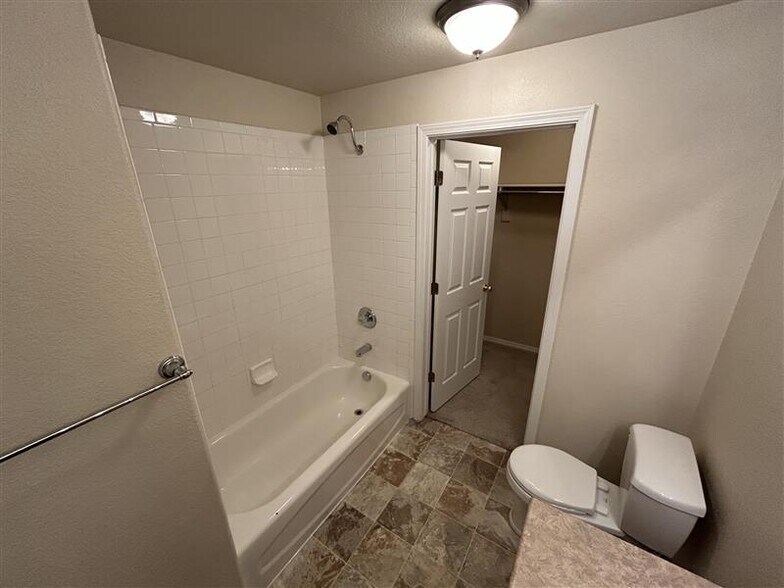 Building Photo - 3011 Mandalay Grv