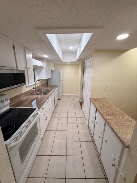 Building Photo - 8622 Cattail Dr