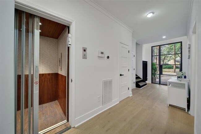 Building Photo - 140 S Timber Top Dr