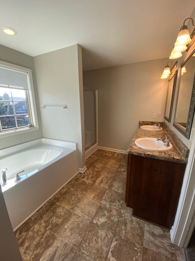 Building Photo - 106 Brown Thrasher Ln