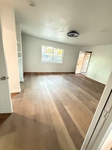 Building Photo - 8927 Delrose Ave