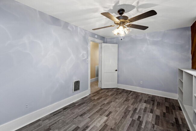 Building Photo - Stunning 3 bedroom home in Verona available April 15!