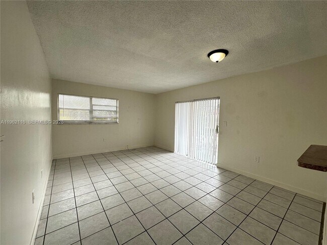 Building Photo - 1008 NW 45th Ave