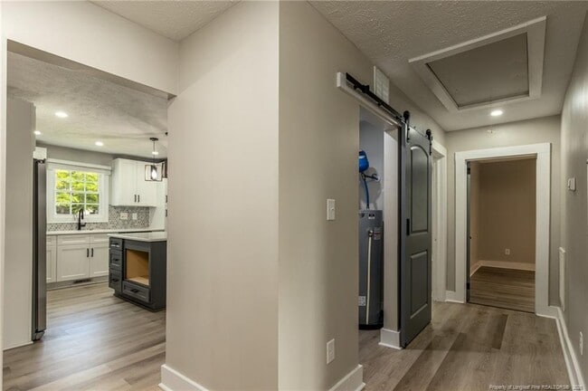Building Photo - 216 W Cir Ct.