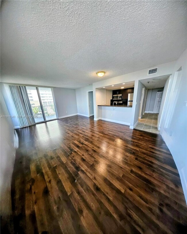 Building Photo - 850 N Miami Ave