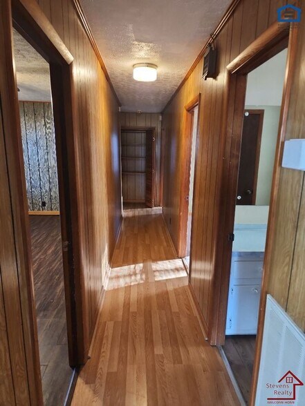 Building Photo - 193 Schelley Rd