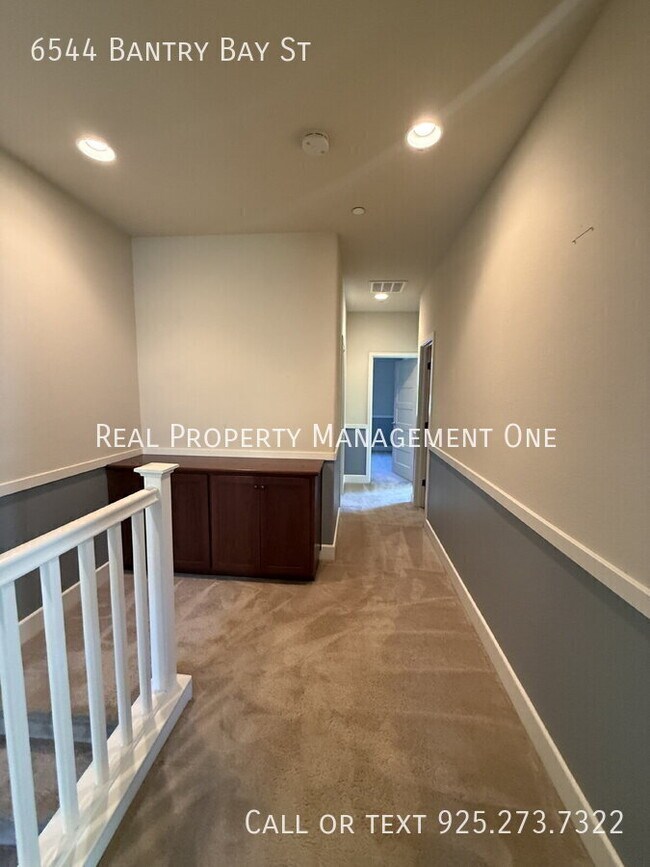Building Photo - 6544 Bantry Bay St