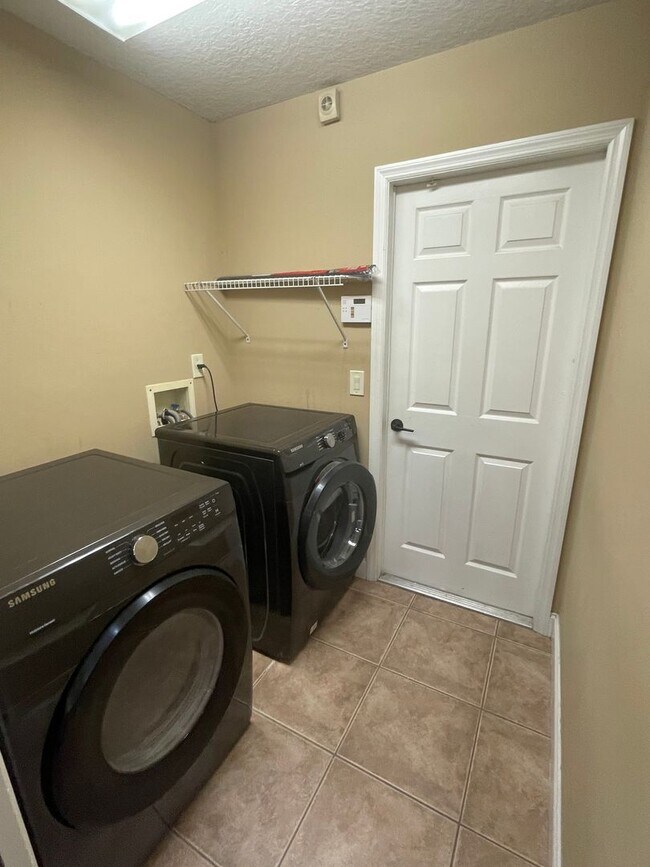 Building Photo - Spacious 4-Bedroom Pool Home – 2 Primary S...