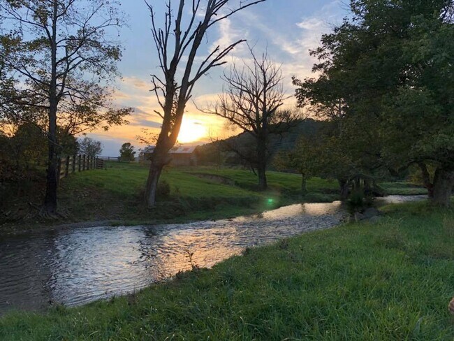 Building Photo - Home on Beautiful Farm and Vineyard Minutes From Town Of Blacksburg
