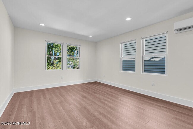 Building Photo - 700 1st Ave