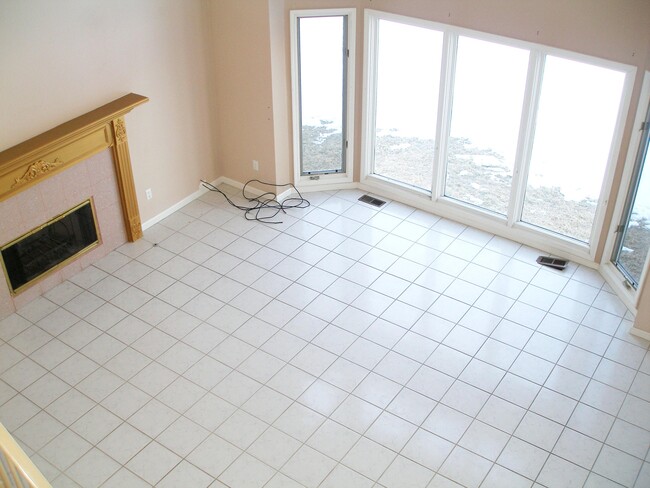 Building Photo - 45866 Fountain View Dr