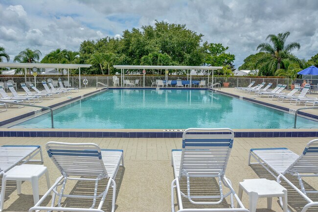 Building Photo - 18081 SE Country Club Dr
