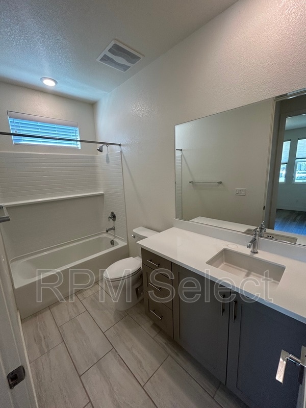 Building Photo - 5762 Caprice Ct