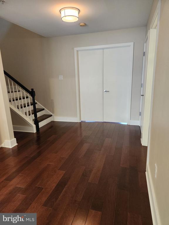 Building Photo - 805 Rosehill Dr