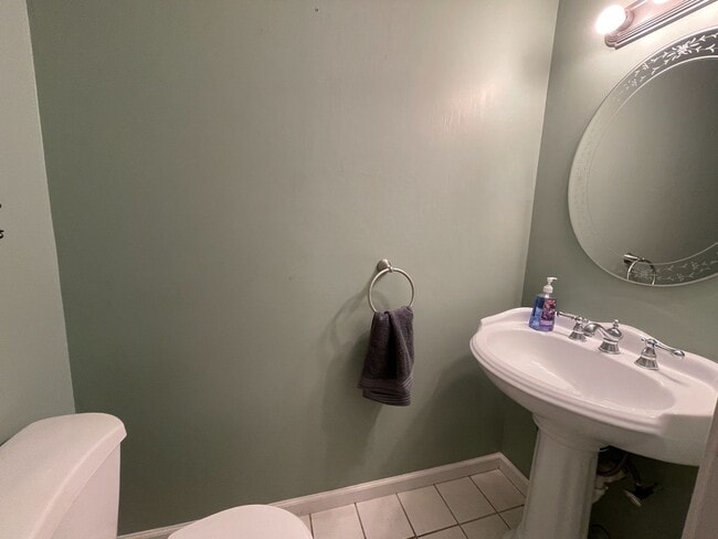 Building Photo - Beautiful 3-bedroom, 2.5-bathroom home