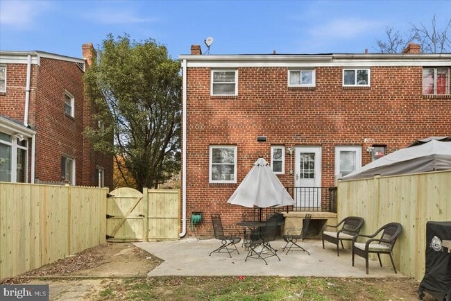 Building Photo - 4410 Vermont Ave