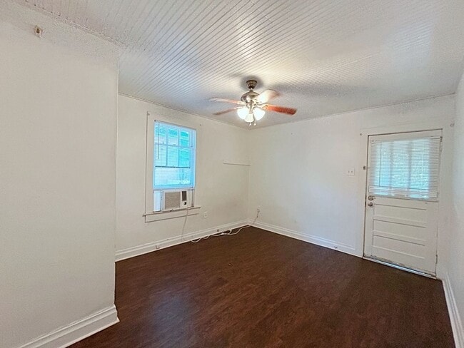 Building Photo - 1 Bedroom Duplex In Capital Heights