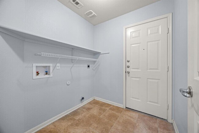 Building Photo - 1323 Anna Palm Way