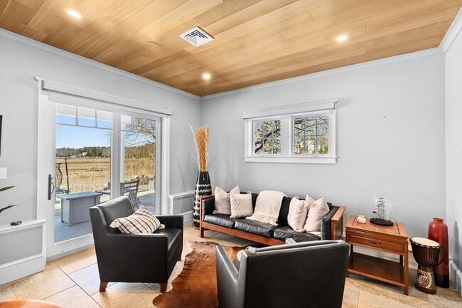 Building Photo - 67 Border St