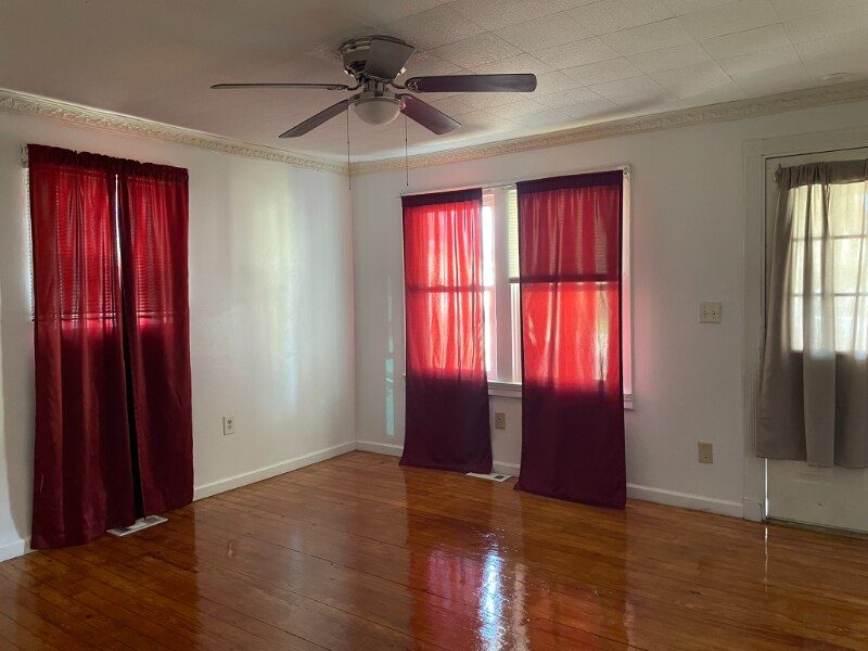 Building Photo - 827 Sagamore Ave