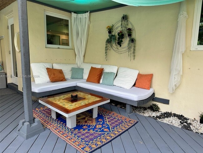 Building Photo - 750 NE 120th St