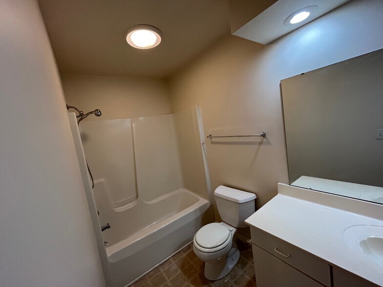 Building Photo - 3207 Amy Dr