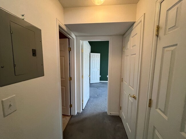 Building Photo - Cozy 1 bed 1 bath in Gated community near DIA