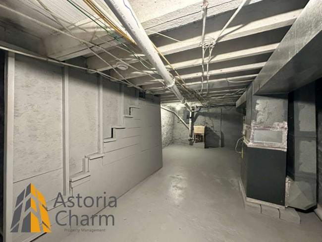 Building Photo - Flexible 4 Bedroom Layout with Fenced Backyard