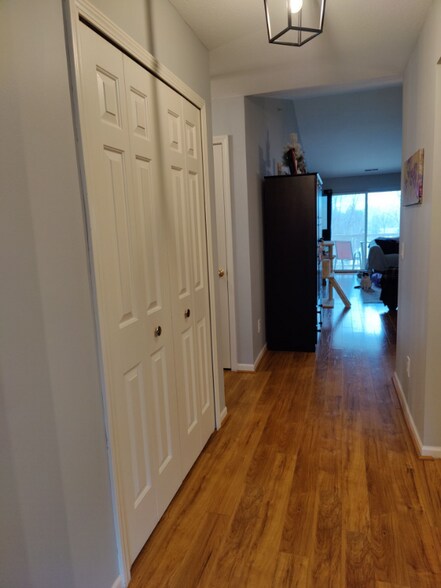 Building Photo - 1006 E Duncan St