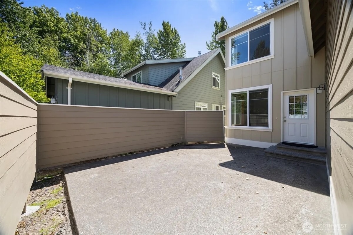 Building Photo - 6214 Malloy Ave