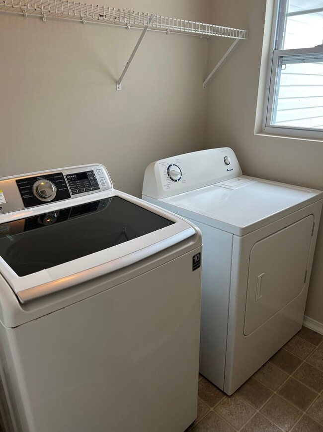 Building Photo - Spacious 3BR/3BA Townhome in Kiskadee Parke