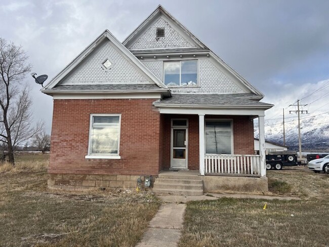 Primary Photo - Beautifully updated home with tall ceilings