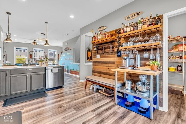 Building Photo - 315 Steeples Blvd