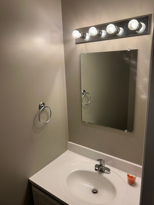 Building Photo - 320 Mt Vernon Rd