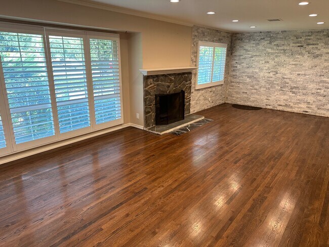 Building Photo - 1705 N Santa Anita Ave