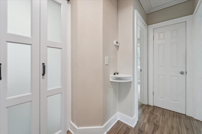 Building Photo - Charming Midtown Home – Updated and Move-I...