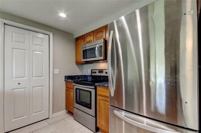 Building Photo - 7244 Amber Dr