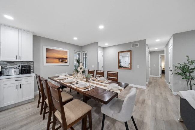 Building Photo - 9827 San Diego St