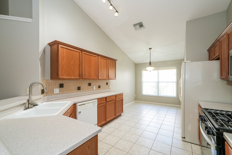 Building Photo - 6757 Waterton Dr