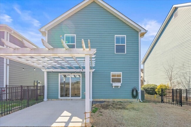 Building Photo - Your New Home! 3 Beds, 2.5 Baths, Hardwood Throughout, Fenced Back Yard, 3 Patios, + Community Pool!