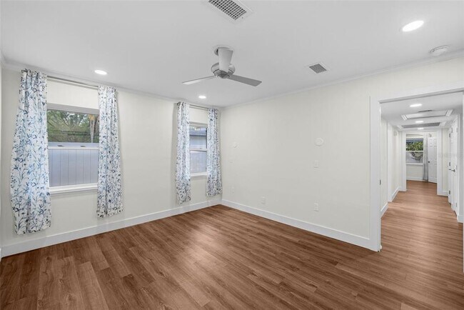 Building Photo - 402 Erie Ave