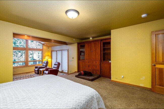 Building Photo - 17028 Cooper Dr