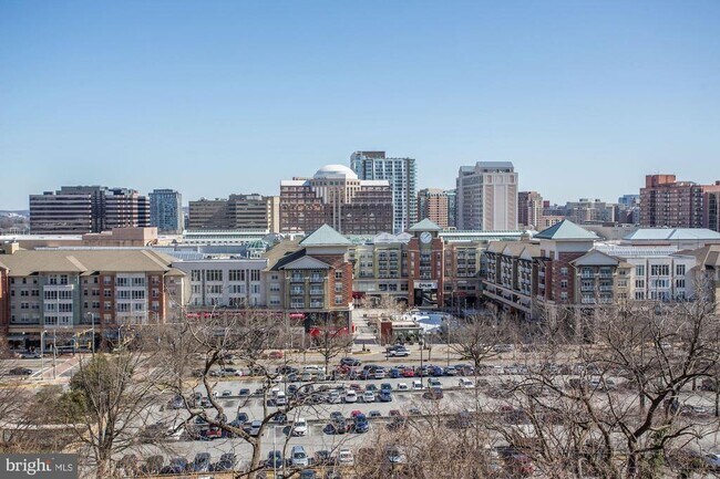 Building Photo - 1101 S Arlington Ridge Rd