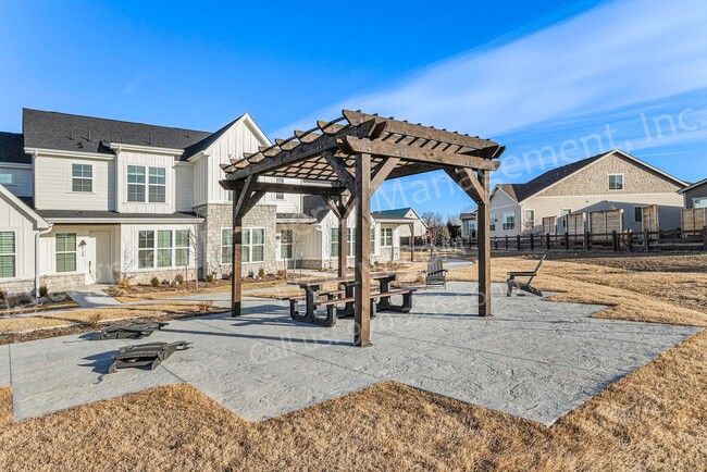 Building Photo - Beautiful Townhome in Kechter Farms!
