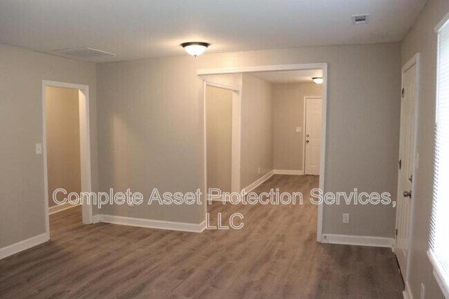 Building Photo - 2873 New Hampshire St