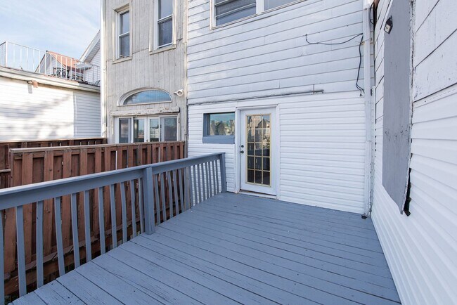 Building Photo - MT ADAMS - Stunning City/River View  from ...