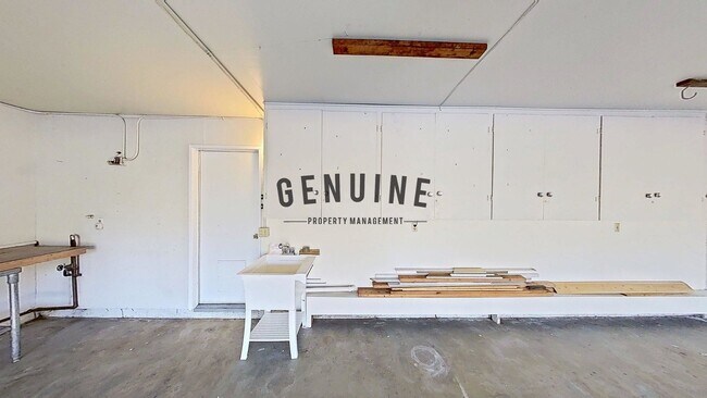 Building Photo - Large 4 Bedroom House with Pebble Bottom Pool - Backyard Oasis!