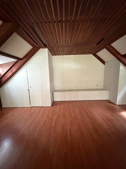 Loft - 2609 Hillsdale Ave