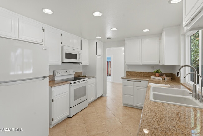 Building Photo - 1239 Honeysuckle Ct