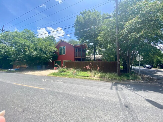 Building Photo - Glenview Avenue